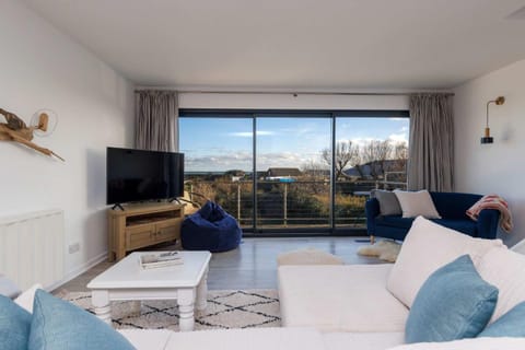 TV and multimedia, Balcony/Terrace, Living room, Seating area