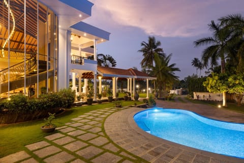 Property building, Night, Garden, Pool view, Swimming pool, sunbed