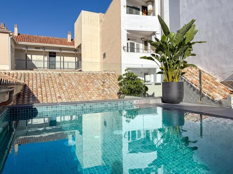 Swimming pool, Swimming pool