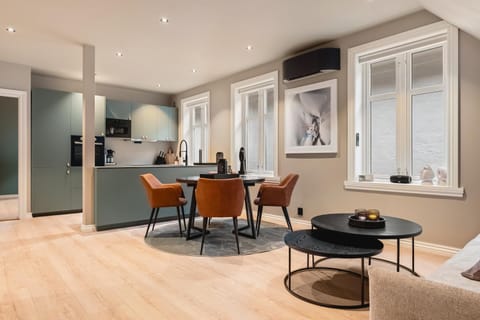 Hot Spring Bath, Coffee/tea facilities, Kitchen or kitchenette, Living room, Seating area, Dining area
