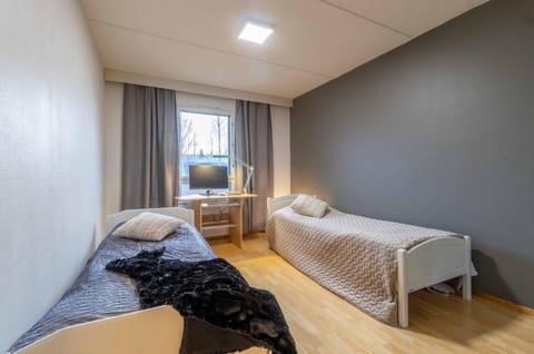 Only 9 mins from the airport 74,5 m2 apartment with free parking & beds for 7 Apartment in Helsinki