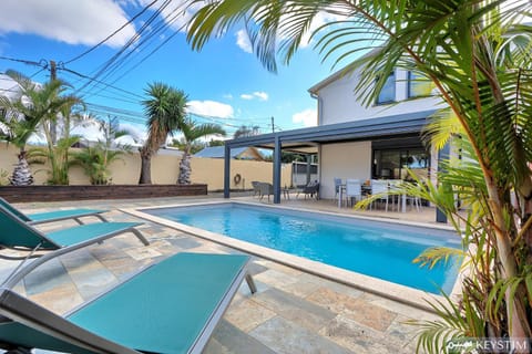 Property building, Patio, Swimming pool, sunbed