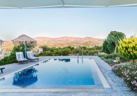 Nearby landmark, Day, Mountain view, Pool view, Swimming pool, sunbed