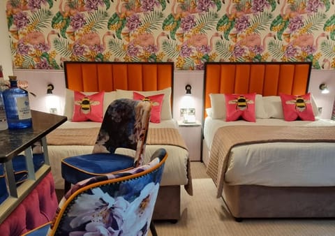 Bed, Seating area, Bedroom