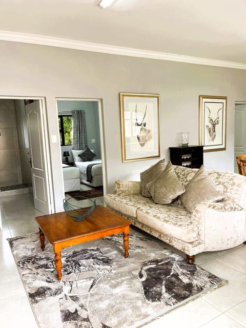 Bed, TV and multimedia, Living room, Photo of the whole room, Seating area, Bedroom