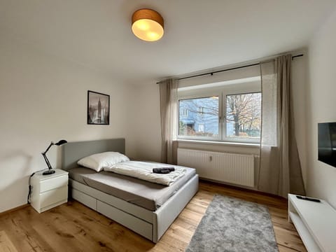 TV and multimedia, Living room, Photo of the whole room, Bedroom
