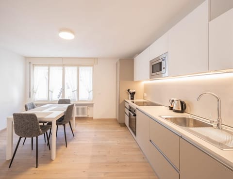 Kitchen or kitchenette, Dining area, stove