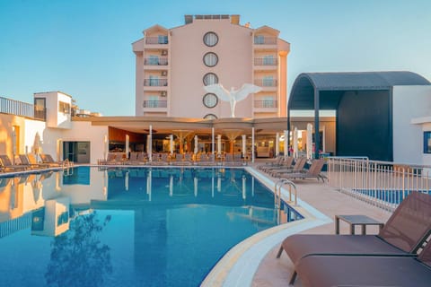 Property building, Day, Pool view, Swimming pool
