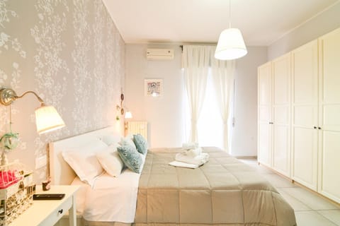Bedroom, wardrobe, air conditioner
