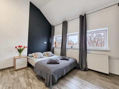 Bed, Photo of the whole room, Bedroom, internet, towels