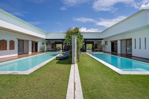 Property building, Garden view, Swimming pool, Swimming pool