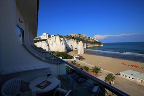 Nearby landmark, Natural landscape, Balcony/Terrace, Balcony/Terrace, Photo of the whole room, Beach, Beach, Landmark view, Landmark view, Sea view, Sea view