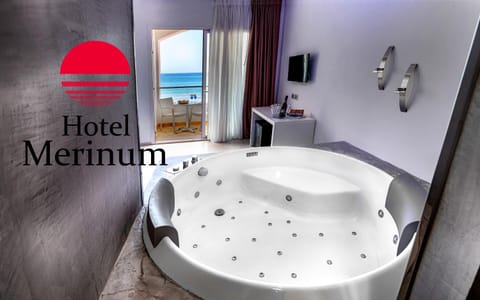 Hot Tub, Balcony/Terrace, Photo of the whole room, Beach, Sea view