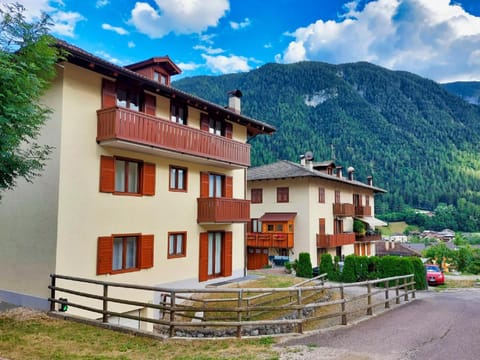 Property building, Summer, Mountain view