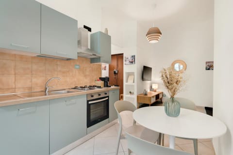 Kitchen or kitchenette, Dining area, dishwasher, oven, pet friendly, stove