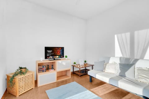 TV and multimedia, Living room, Photo of the whole room, Seating area