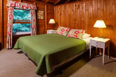 Sherwood Point Shores by Simple Life Rentals House in Door County