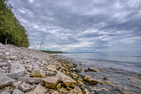Sherwood Point Shores by Simple Life Rentals House in Door County