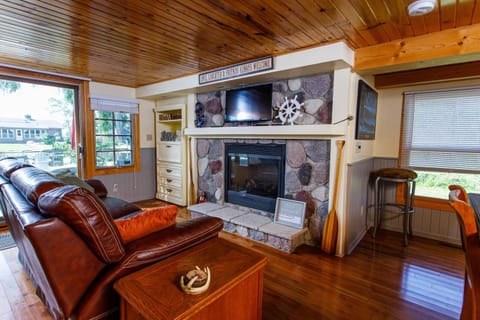 Lazy Daze Lagoon by Simple Life Rentals House in Sturgeon Bay