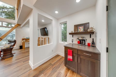 Water Views Whidbey Island Hideaway with Deck House in Greenbank