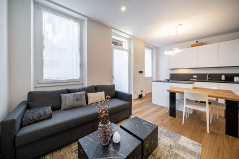 Kitchen or kitchenette, Living room, Seating area, Dining area