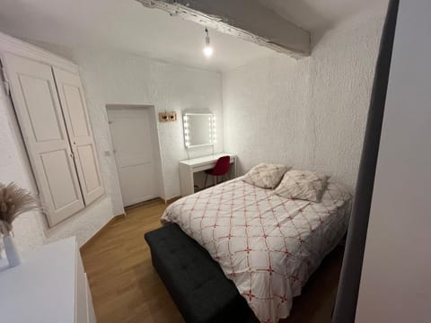 Bed, Night, Photo of the whole room, Bedroom, wardrobe