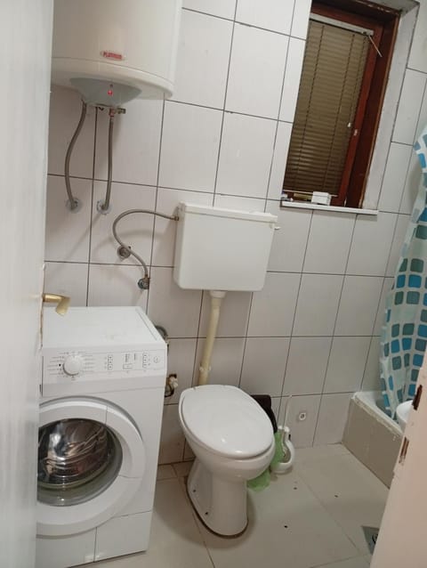 Zuta kuca na kraj sela House in Novi Sad