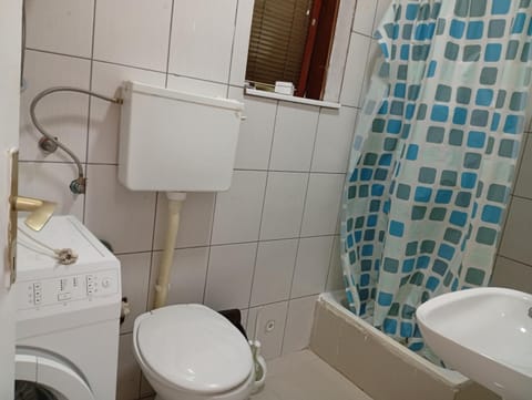 Zuta kuca na kraj sela House in Novi Sad