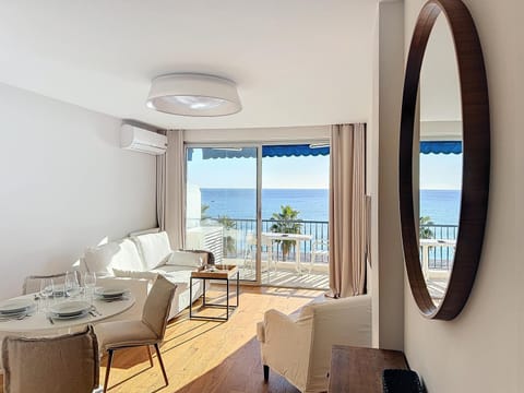Natural landscape, View (from property/room), Balcony/Terrace, Living room, Sea view