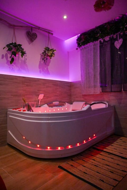 Hot Tub, Hot Tub