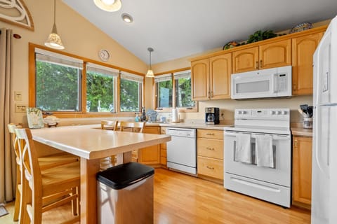 Sunset Shores - Lakeside Cabin #1 by Simple Life Rentals Cabin in Kangaroo Lake