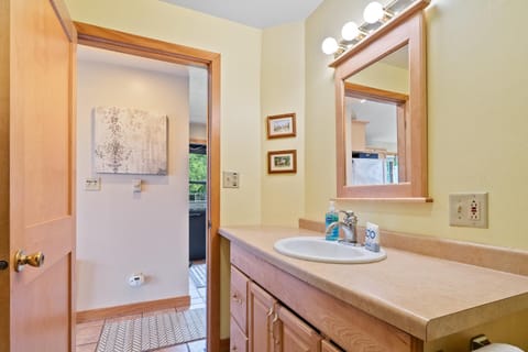 Sunset Shores - Lakeside Cabin #1 by Simple Life Rentals Cabin in Kangaroo Lake