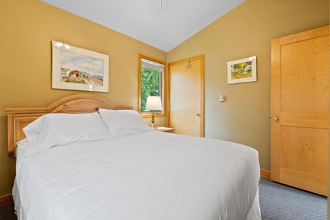 Sunset Shores - Lakeside Cabin #1 by Simple Life Rentals Cabin in Kangaroo Lake