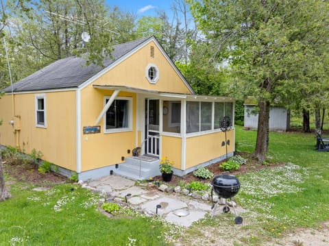 Sunset Shores - Sunflower Cabin #4 by Simple Life Rentals Cabin in Kangaroo Lake