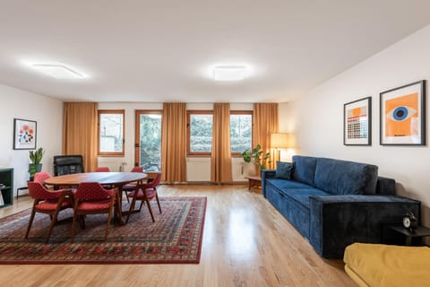 Balcony/Terrace, Living room, Seating area, Dining area