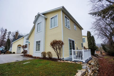 Birch Grove Cottage by Simple Life Rentals House in Fish Creek