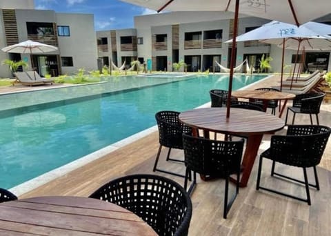 Property building, Day, Pool view, Swimming pool, sunbed