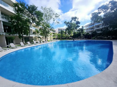 Property building, Pool view, Swimming pool, sunbed