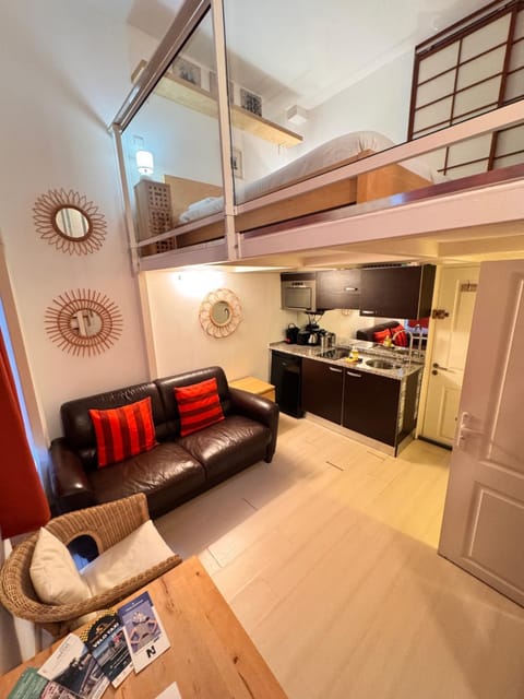 Bed, Living room, Bedroom
