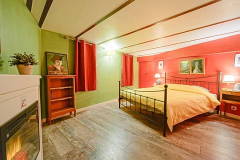 Bed, Photo of the whole room