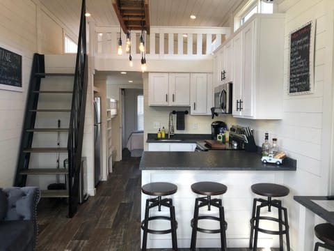 Kitchen or kitchenette, Living room, Dining area, pet friendly, stove