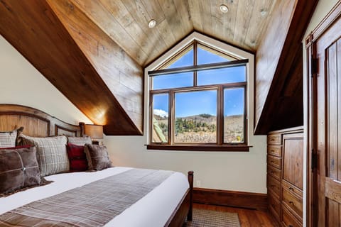 Stunning Views - Renovated Condo in Pines Lodge condo Apartment in Beaver Creek