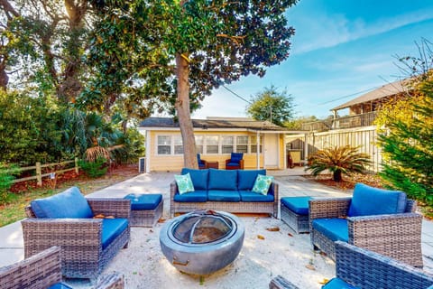 Flamingo House, Unit A House in Crescent Beach