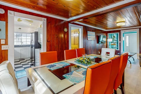 Flamingo House, Unit B House in Crescent Beach