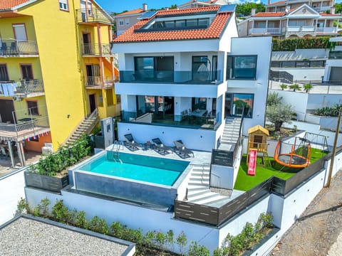 Facade/entrance, Swimming pool