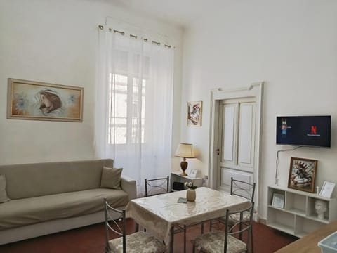 TV and multimedia, Living room, Dining area