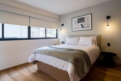 Bed, Photo of the whole room, Bedroom