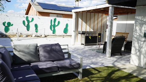 Casa Di Sofia - 4BR with pickleball & golf gear House in Palm Springs