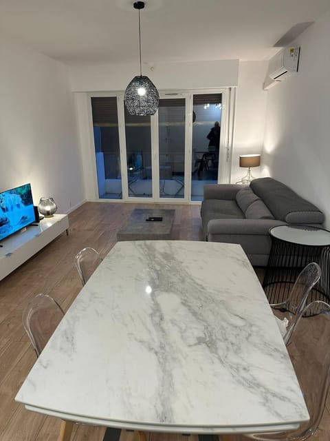 Living room, Photo of the whole room