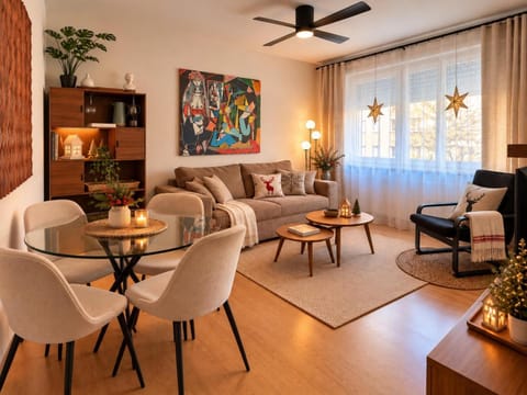 TV and multimedia, Living room, Seating area, Dining area, Breakfast, internet